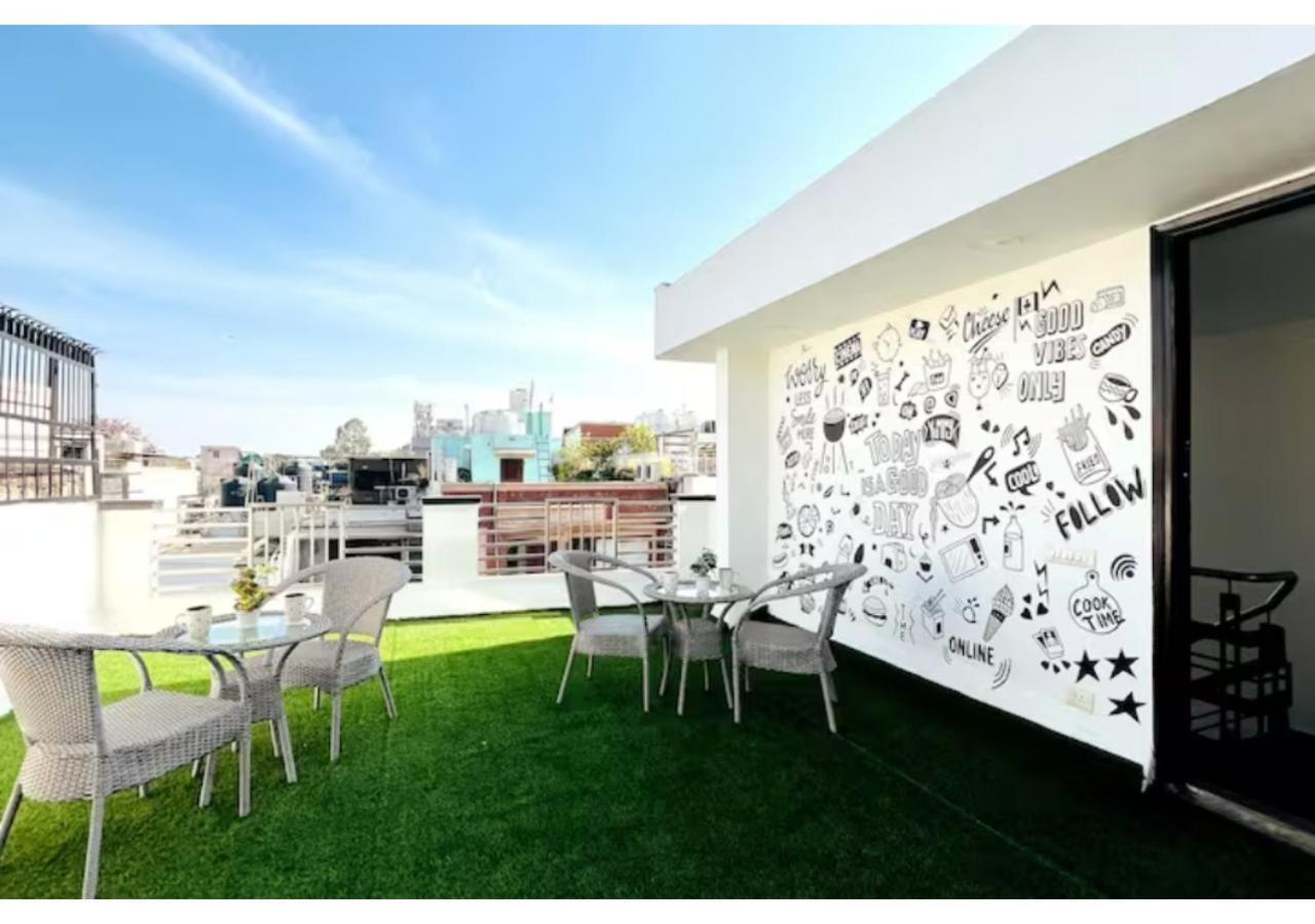 Olive Service Apartments - Greater Kailash New Delhi Buitenkant foto