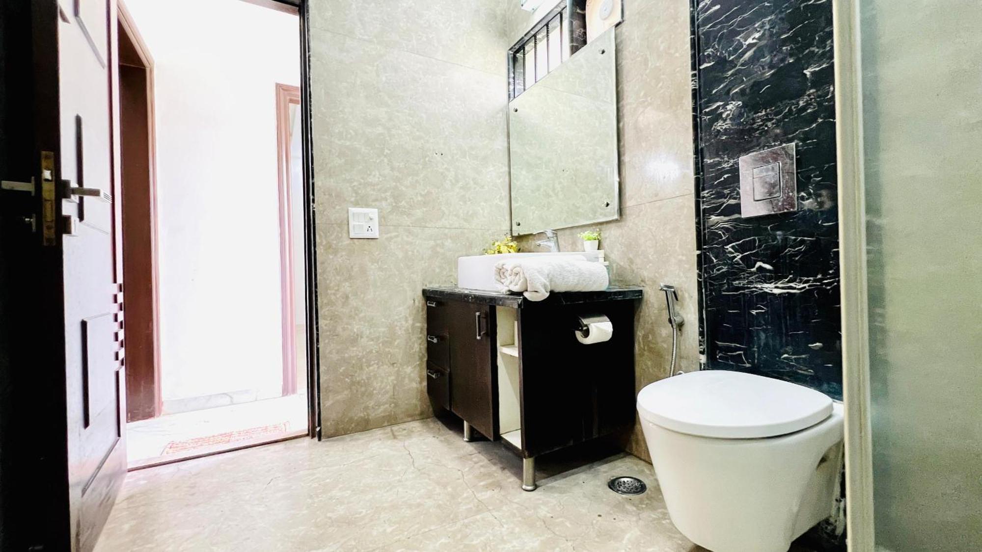 Olive Service Apartments - Greater Kailash New Delhi Buitenkant foto